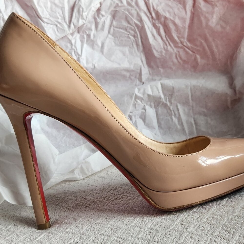 Christian Louboutin Patent Nude (fair skin nude) size 37 - Picture 5 of 14
